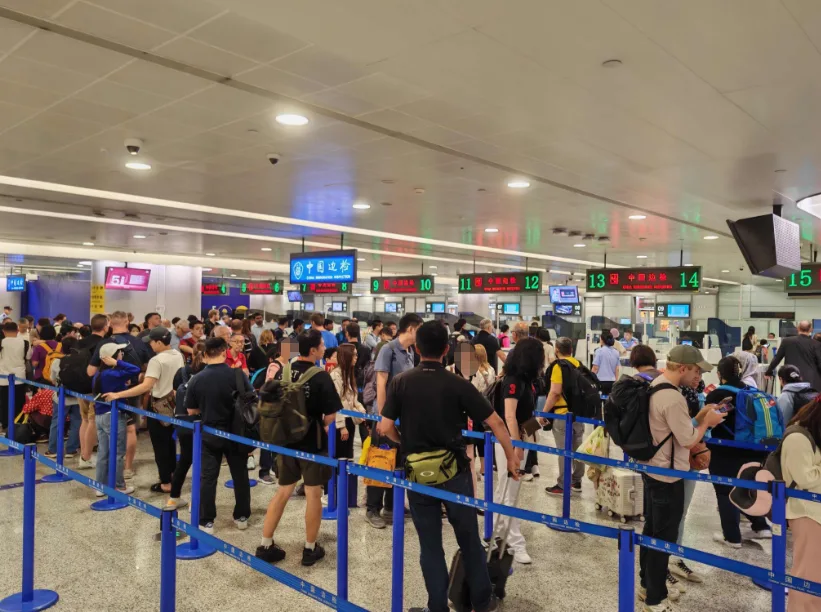 国庆假期约140.6万人次内地旅客入境香港 单日峰